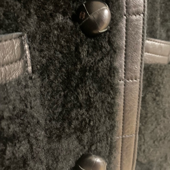Chanel
Shearling jacket - Picture 6 of 15